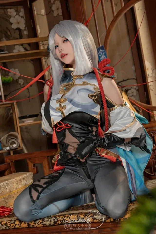 原神COSPLAY：咬人小小兔性感优雅的化身，再现申鹤仙姿