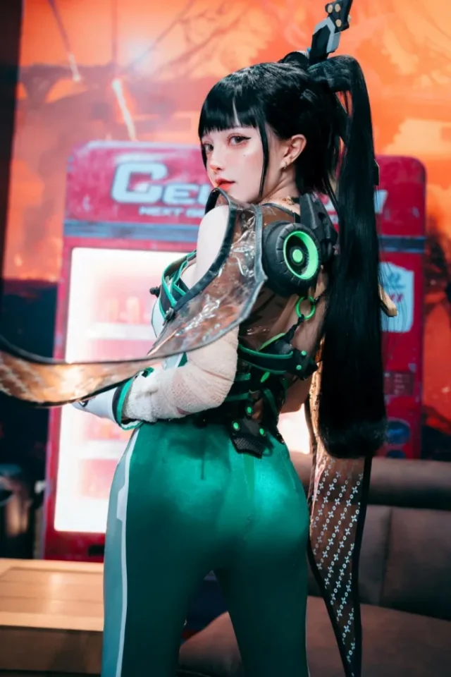 马来西亚coser Le Josette完美再现《剑星》伊芙，引爆粉丝热情