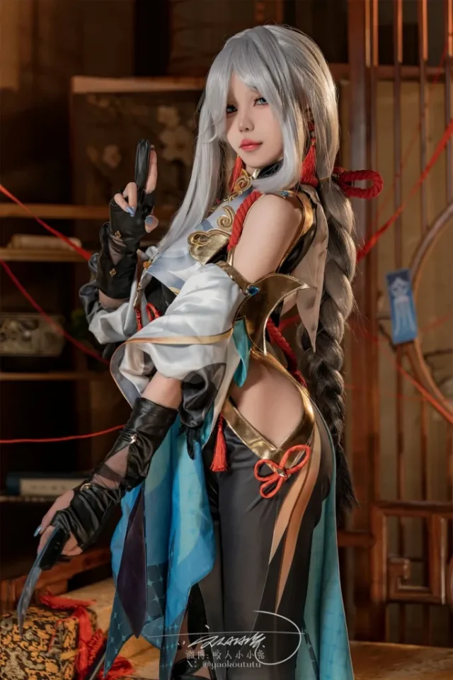 原神COSPLAY：咬人小小兔性感优雅的化身，再现申鹤仙姿