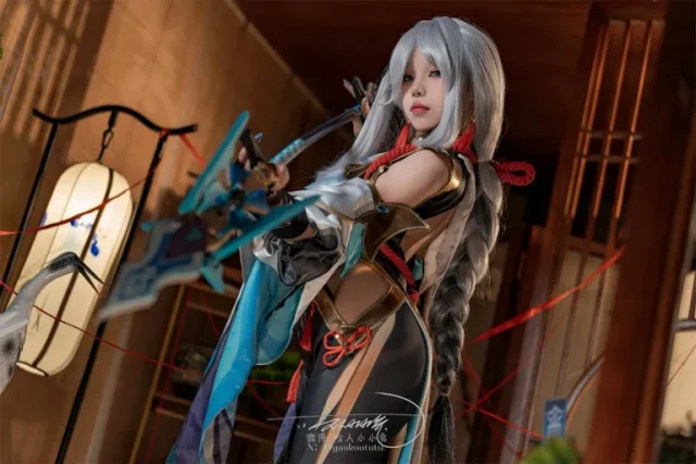 原神COSPLAY：咬人小小兔性感优雅的化身，再现申鹤仙姿