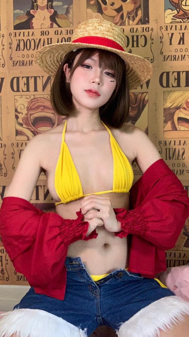 航海王COSPLAY：泰国女coser EveKafy化身“女版”蒙奇·D·路飞